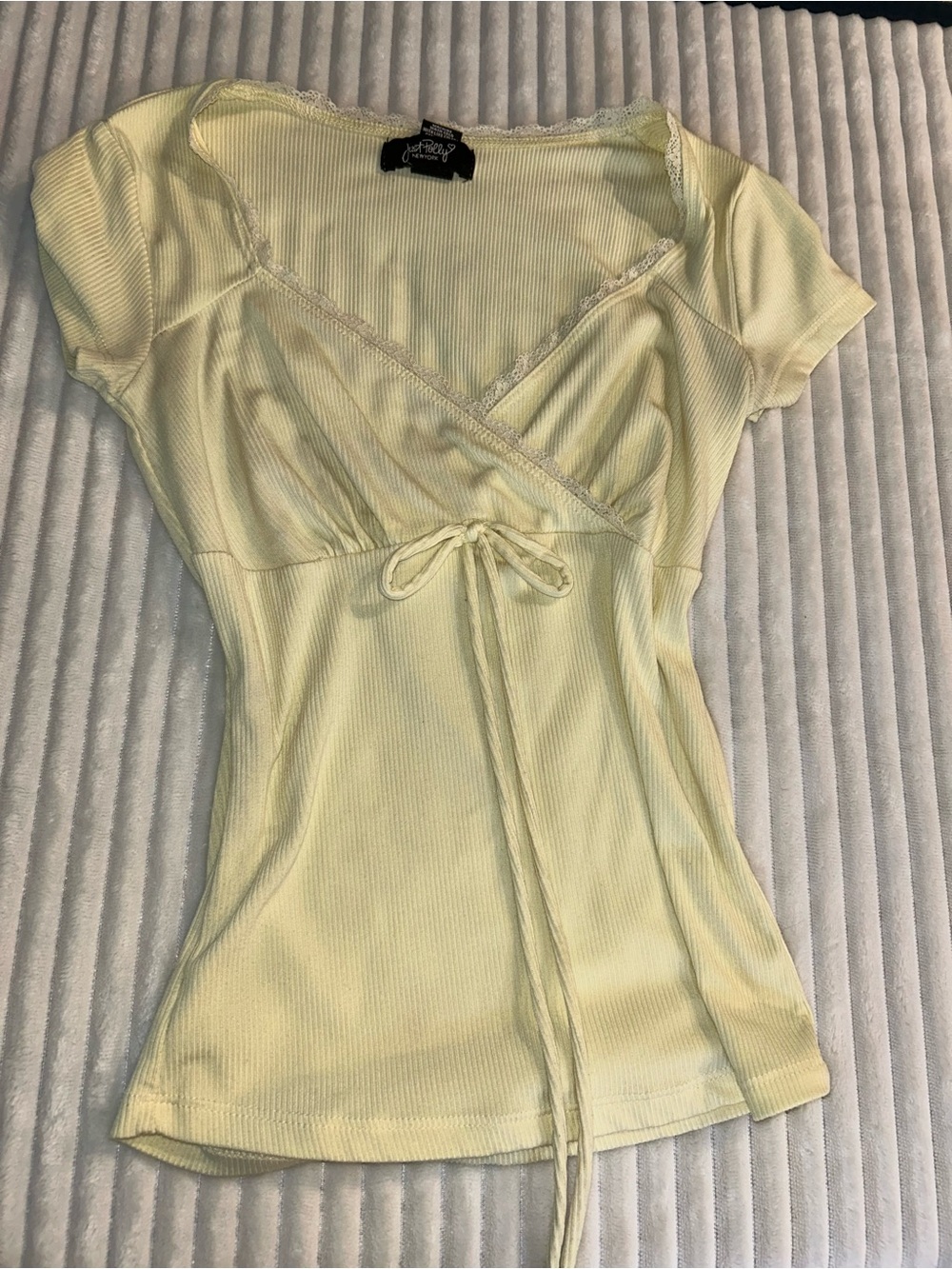Princess Polly Light Yellow Ruched Tie-Front Crop Top - Picture 2 of 4